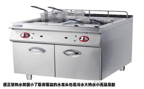 很正常热水就很小了厨房面盆的水龙头也是冷水大热水小而且是新